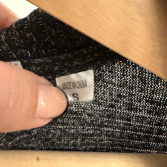 Tempted Hearts Los Angeles open cardigan. Size small but fits like a M/L. - Picture 3 of 3